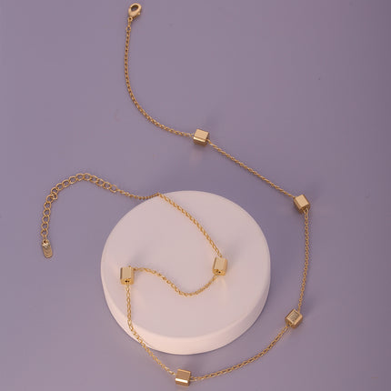 Collar Delicado Con Detalles De Cuadrados En Oro 14K, Diseño Elegante