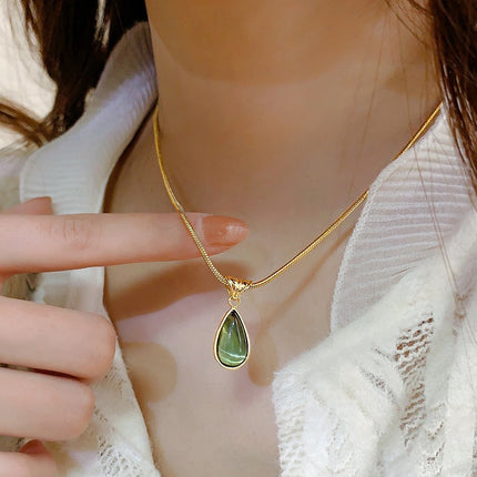 Collar De Cristal Verde En Forma De Gota, Elegante y Moderno