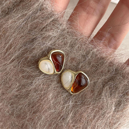 Aretes De Aleación Con Corazón Irregular En Colores Contrastantes