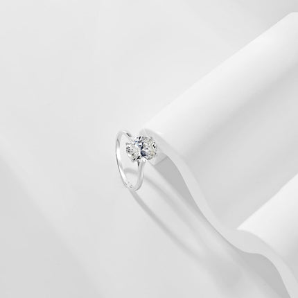 Anillo Con Diseño Diamante Simulado Oval De Plata S925