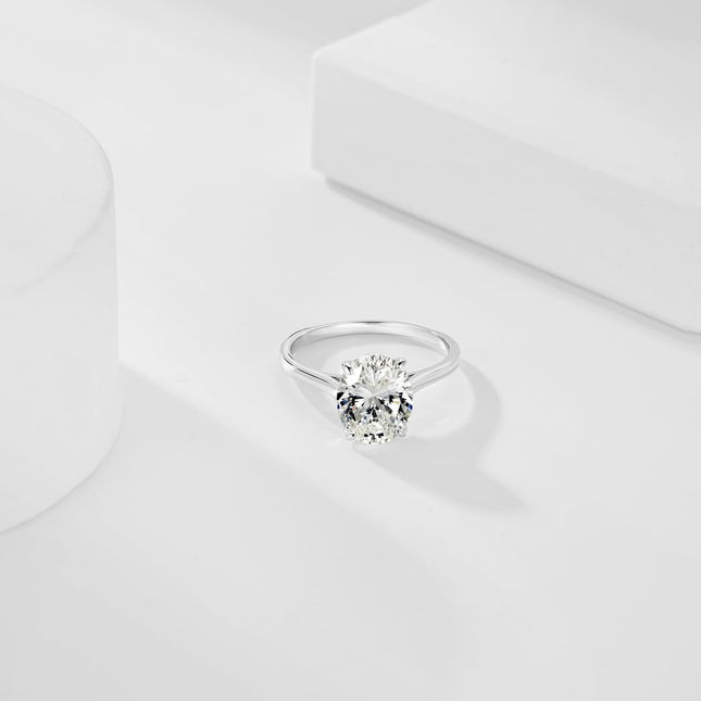 Anillo Con Diseño Diamante Simulado Oval De Plata S925