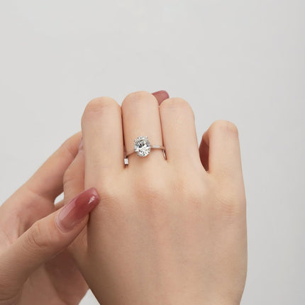Anillo Con Diseño Diamante Simulado Oval De Plata S925