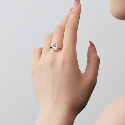 Anillo Con Diseño Diamante Simulado Oval De Plata S925