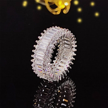 Anillo Con Diseño Redondo De Moda Con Zirconia Cúbica Completa De Cobre