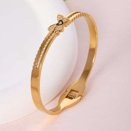 Pulsera Brazalete Con Mariposa Y Corazón Negro En Diseño Irregular