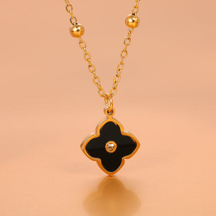 Collar De Trébol De Cuatro Negro Diseño Elegante Y Minimalista