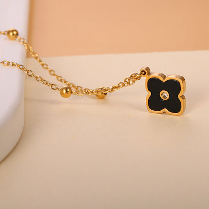 Collar De Trébol De Cuatro Negro Diseño Elegante Y Minimalista