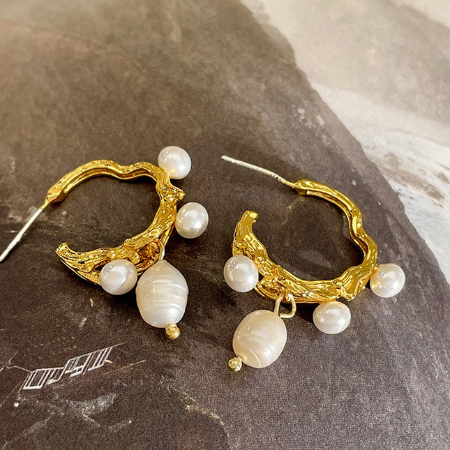 Aretes De Cobre Dorado Con Colgante De Perla Artificial Elegante