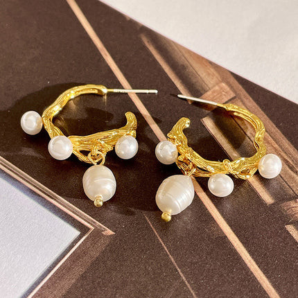 Aretes De Cobre Dorado Con Colgante De Perla Artificial Elegante
