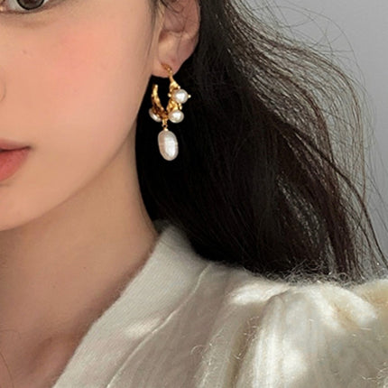 Aretes De Cobre Dorado Con Colgante De Perla Artificial Elegante