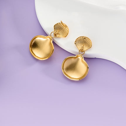 Aretes Broqueles Con Textura De Concha Dorada De Acero Inoxidable En Oro 14K