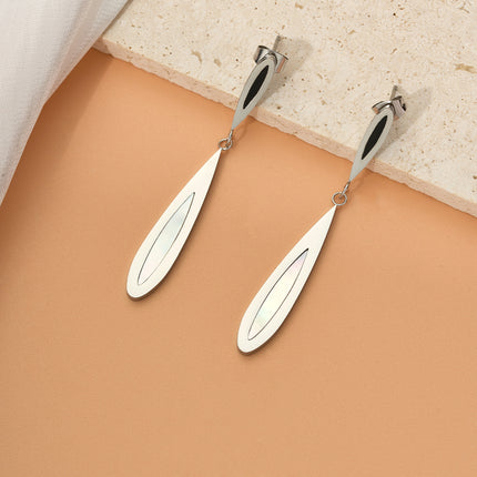 Aretes Largos De Acero Inoxidable Con Corte Plateado Y Concha Blanca