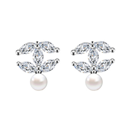 Aretes De Presión Perlas Con Doble C En Diseño Clásico Y Elegante