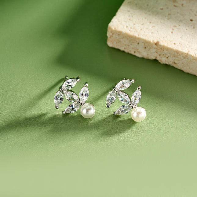 Aretes De Presión Perlas Con Doble C En Diseño Clásico Y Elegante