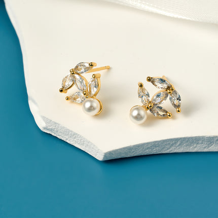 Aretes De Presión Perlas Con Doble C En Diseño Clásico Y Elegante