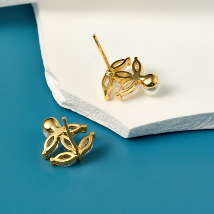 Aretes De Presión Perlas Con Doble C En Diseño Clásico Y Elegante