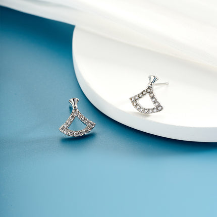 Aretes De Presión De Abanico Plateado De Cobre Diseño Elegante