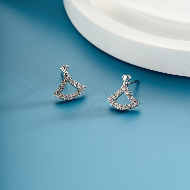 Aretes De Presión De Abanico Plateado De Cobre Diseño Elegante