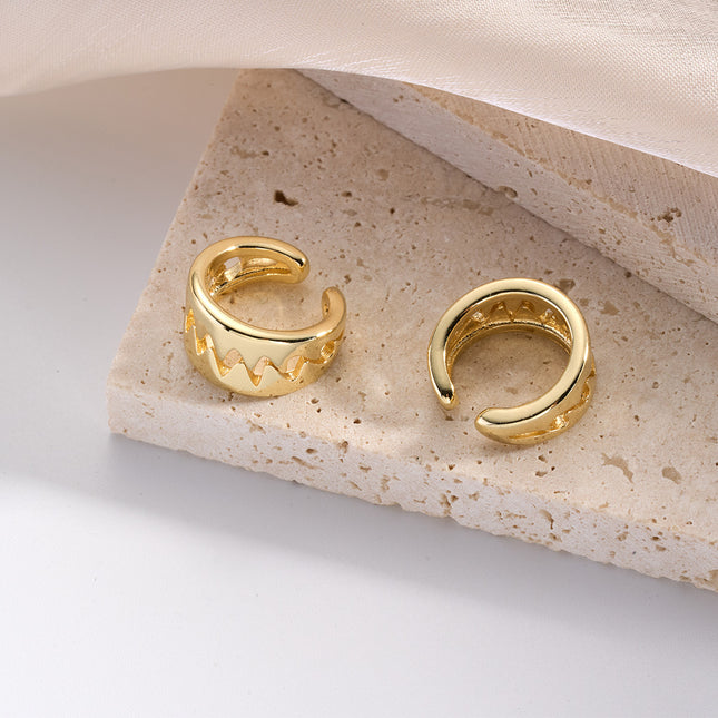 Aretes Chapados En Oro 14K Divertido, Ear Cuff Con Diseño Dentado