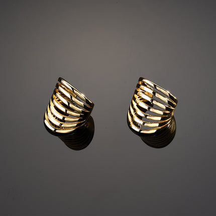 Arete Chapado En Oro 14K Earcuff Multicapa Con Diseño Calado De Moda
