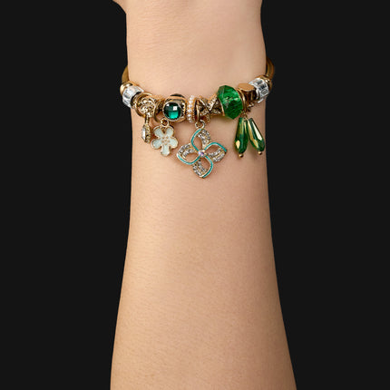 Pulsera Con Colgantes De Trébol, Flores Y Elementos Verdes Acero Inoxidable