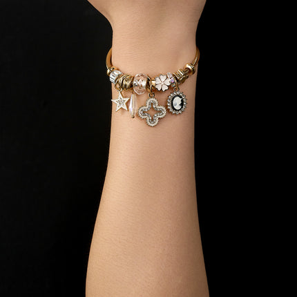 Pulsera Con Colgante De Trébol Blanco Y Zirconia En Acero Inoxidable