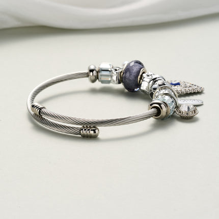 Pulsera Brazalete Plateado Con Colgante Ojo De Demonio Y Varios Elementos