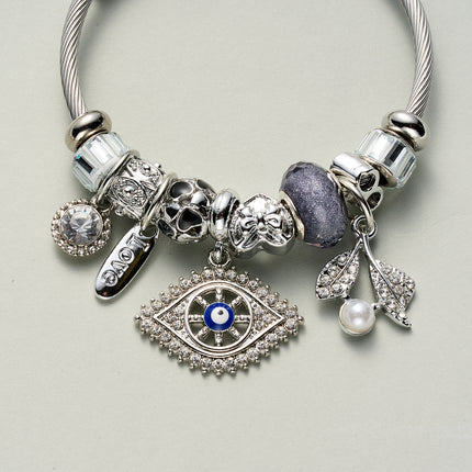Pulsera Brazalete Plateado Con Colgante Ojo De Demonio Y Varios Elementos