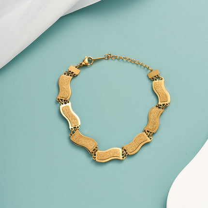 Pulsera Rectangular Con Acabado Mate Y Diseño Ondulado