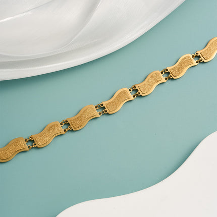 Pulsera Rectangular Con Acabado Mate Y Diseño Ondulado