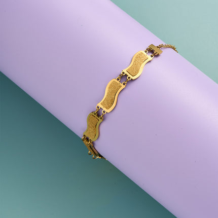 Pulsera Rectangular Con Acabado Mate Y Diseño Ondulado