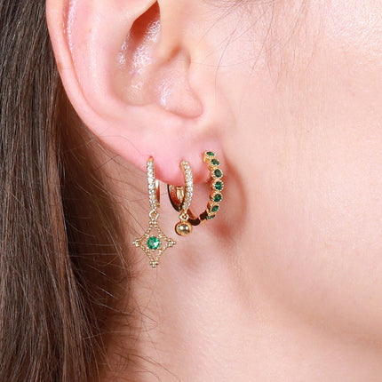 Aretes De Latón Con Elegantes Incrustaciones De Zirconia Verde Set
