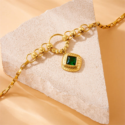 Set De Aretes Y Collar Con Circón Verde En Cuadra Y Cadena Elegante