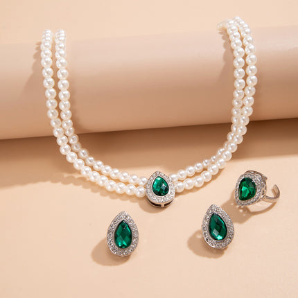 Collar De Perlas Sintéticas En Capas Con Circonita Verde, Anillo Y Aretes