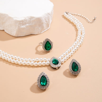 Collar De Perlas Sintéticas En Capas Con Circonita Verde, Anillo Y Aretes