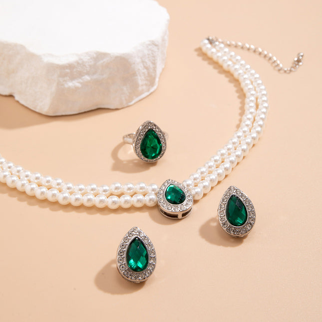 Collar De Perlas Sintéticas En Capas Con Circonita Verde, Anillo Y Aretes