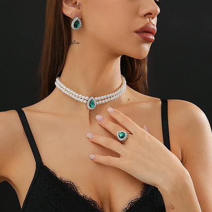 Collar De Perlas Sintéticas En Capas Con Circonita Verde, Anillo Y Aretes