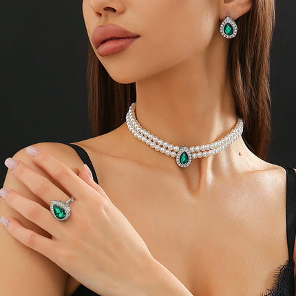 Collar De Perlas Sintéticas En Capas Con Circonita Verde, Anillo Y Aretes