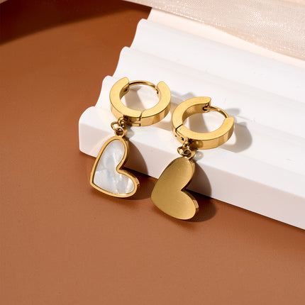 Aretes Chapa En Oro 18K Colgantes Con Forma De Corazón De Concha Blanca