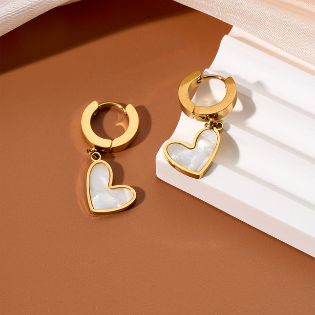 Aretes Chapa En Oro 18K Colgantes Con Forma De Corazón De Concha Blanca