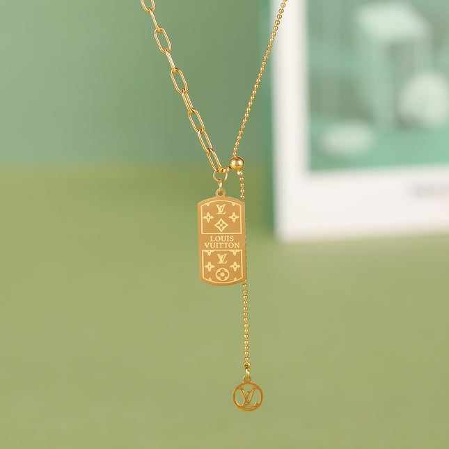 Collar Minimalista de Placa Cuadrada Estilo Corbata en Acero Inoxidable